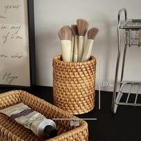 Pen holder, storage cylinder, natural rattan, makeup brush, storage box, dresser, student desktop office, sorting storage bucket.