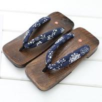 Factory direct sales kimono yakitori men's clogs, retro blue printed wood slippers flip-flops/pinch slippers 40