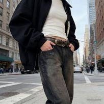 2024 Niche Unisex Leather Belt: Versatile Hong Kong Style with Hanging Buckle Alloy