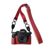 Litchi PU odos pusiau dėklas fotoaparatui Panasonic Lumix G100K su dugine atidarymo magnetine dangteliu ir dirželiu raudona