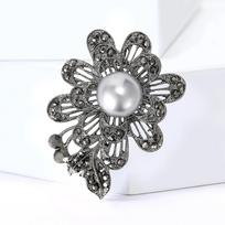 Elegant Pearl Gun Black Flower Brooches for Women Rhinestone Plant Pins Event Party Backpack Decoration Clothes Accessories