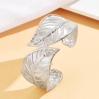 Elegant Retro Wide Stainless Steel Leaf Bangle for Women – Versatile High-End Open Cuff Bracelet.