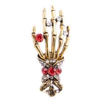 Skull Palm Inlaid Rhinestone Brooch for Men Gothic Fashion Retro Brooches Pin Halloween Day Jewelry Party Boyfriends Gift