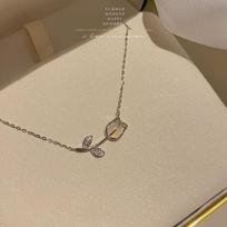 S925 Sterling Silver Tulip Necklace with White Chalcedony - Women's French Retro Clavicle Chain, 2024 Meilade Style 925 Silver balto aukso spalvos