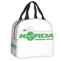 Korda meškeriojimo logotipas Izoliuotas pietų krepšys moterims Nešiojamas žvejo dovanų dėklas Šilumos dėžutė Bento dėžutė Paplūdimio Stovyklavimo Kelionės 22x20x13CM smėlis