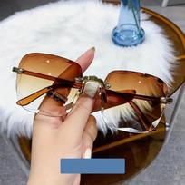 Square-Shaped No-Rim Sun Glasses Ladies Luxurious Stylist Warm Weather Red Glasses Fashion Sun glasses For Gents UV400 Shades Oculos 1PC
