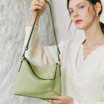 Female Foreskin Single-shoulder Crossbody Female Foreskin Head Layer Leather Geometric Tote Bag