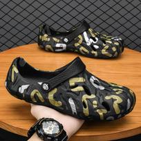 Summer New Surf Wading Slippers Men's Large Size EVA Soft Bottom Hole Shoes Outdoor Non-slip Beach Sandals Fishing Shoes Clogs 40 juoda