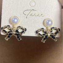 Chic Black Leather Bow Pearl Earrings for Women - Stylish, Versatile Studs with Sweet, Unique Design.