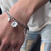 Celebrities Debut Around The Same Bracelet Peripherals, Dressed Up, To Surprise Friends' Birthdays One Size