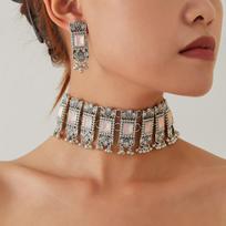 Set of Luxurious Court-Style Crystal Necklaces and Rectangular Earrings šviesiai violetinė spalva