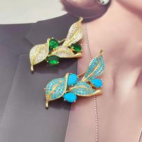 Emerald Zirconia Leaf Brooch: Elegant High-End Suit Accessory with Anti-Exposure Design Natural
