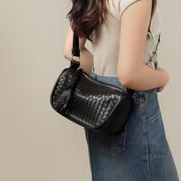Bag women's new autumn and winter leather messenger women's bag high-end woven pillow bag single shoulder small bag luggage
