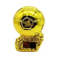 Auksinio kamuolio apdovanojimas Pasaulio futbolininko statulėlės trofėjus Dervos statulos kopija Skulptūra darbalaukio puošmena Ornamentas Sporto aistruoliams Kolekcinė dovana 15cm