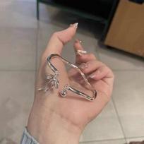 Women's Geometric Mobius Wave Bow Bracelet - Versatile & Fashionable Jewelry