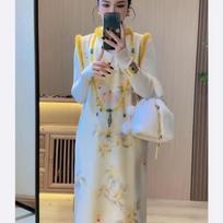 Elegant Sleeveless Qipao Dress: High-End, Fleece-Lined, Yellow Fur Collar in New Chinese Style Large