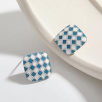 Retro Mosaic Enamel Earrings: Irregular Square Checkerboard Studs for Women balta