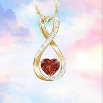 Sparkling Rhinestone Crystal Heart-Shaped Necklace auksas