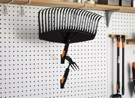 Garageprintslt Fiskars QuikFit Sieninis laikiklis