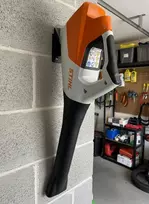 Garageprintslt STIHL BGA 30 Lapų Pūstuvo Sieninis Laikiklis