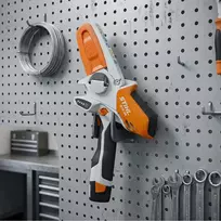 Garageprintslt STIHL GTA26 genėjimo pjūklas sieninis laikiklis