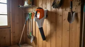 Garageprintslt STIHL BGA 250 lapų pūstuvo sieninis laikiklis