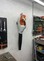 Garageprintslt STIHL BGA86 lapų pūstuvo sieninis laikiklis