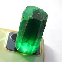 527.65 Ct NATURAL Emerald Green Rough Uncut Huge Size CERTIFIED Loose Gemstone 52 mm approx žalia