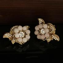 Luxurious Vintage Floral Diamond Ear Cuff – Elegant & Magnificent Earring