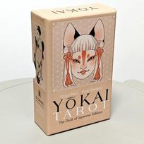 „Yokai Taro“ kortų kaladė, 12 * 7 cm, 78 vnt. kortų, paremtų japonų folkloru, atspausdinta ant 350 g/m² reljefinio kartono, supakuota standžioje dėžutėje.
