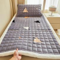 Luxurious Milk Velvet Folding Tatami Mattress Pad for Dorms and Homes Single Pillowcase