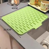Silicone Dish Drying Mat Durable Tilted Water Drain Pad Non Slip Surface Heat Resistant for Kitchen Countertop (green,M)