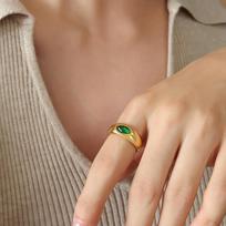Hong Kong Retro Hepburn Style Emerald Zircon Ring Size 6