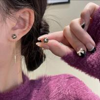 Elegant Black Camellia Pearl Ear Cuffs: Stylish and Versatile Retro Design