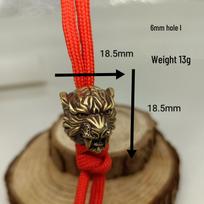 Saber-Toothed Tiger Head Pendant: EDC Paracord, Keychain & Flashlight Accessory - Retro Chinese Design. žalvaris