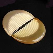 High-Quality Thickened Cow Horn Moon Comb: Smooth Edge Meridian Style