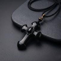 Natūralaus juodo obsidiano kryžiaus pakabuko karoliai, 3D barokinio raižinio amuletai, Apsauginiai gydomieji kristaliniai papuošalai, Rankomis pintas laidas, Unisex dovana juoda
