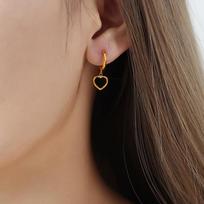 Hong Kong Retro Heart-Shaped Peach Earrings: 18k Gold, Titanium Steel, Lightweight, Colorfast for Women.