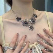 Romantic Metal Floral Locket Necklace for Women Vintage Delicate Metal Coin Tassel Pendant Necklace Jewelry Accessories