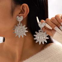 Bohemia Exaggerated Metal Sunflower Drop Earrings for Women Vintage Creative Gold Color Heart Stud Earrings Jewelry Accessories