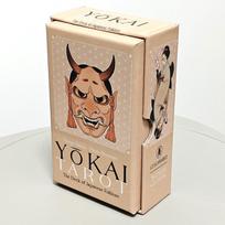 „Yokai Taro“ kortų kaladė, 78 vnt., 12 * 7 cm, su japonų folkloru, atspausdinta ant 350 g/m² reljefinio kartono, supakuota standžioje dėžutėje.