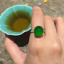 Exquisite Jade Ring with Spicy Green Egg-Shaped Face - Adjustable Women's Ring