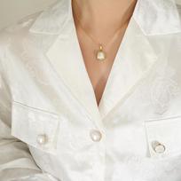 Elegant Black & White Faux Pearl Pendant Necklace for Women with Gold-Plated Titanium Steel Snake Chain