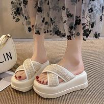 Fashion 2024 Beach Flip-Flops Wedge Heels Shoes Woman High Platform Slippers Outside Sandals 8CM Slides Summer Women Chunky Slippers 39 juoda