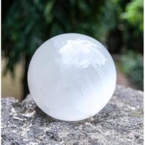 Crocon 55 mm Selenito Akmens sfera su metaliniu stovu 1400+ karatų Brangakmenio Rutulys Gydomasis Rutulys Skulptūra Figūrėlė Fotografija Krištolinė Sfera