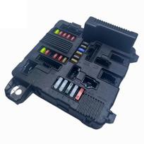Variklio saugiklių dėžutė 8200306032 8200306033 8200306033B 8200306032C S118399200F Tinka Scenic 2 automatinei pavarų dėžei 1