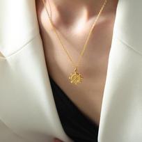18K Gold Hong Kong Retro Ship Wheel Pendant Necklace: Women's Trendy Titanium Steel Jewelry with Empress Dowager Style O-Shaped Chain