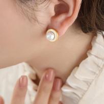 Hong Kong Retro Bead Round Disc Stud Earrings - New Chinese Style Titanium Steel, Light Luxury, Versatile Fashion for Women