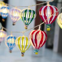 Spalvota LED girlianda su oro balionais