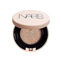 NARS Aqua Glow Apsauginis pagrindas-pagalvėlė šviesiai smėlio spalvos